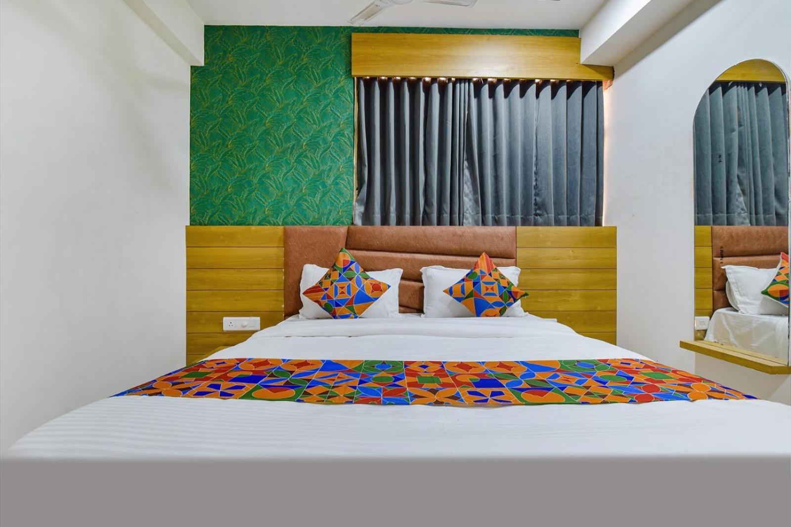 Hotel Green Tree Ahmedabad Exterior photo